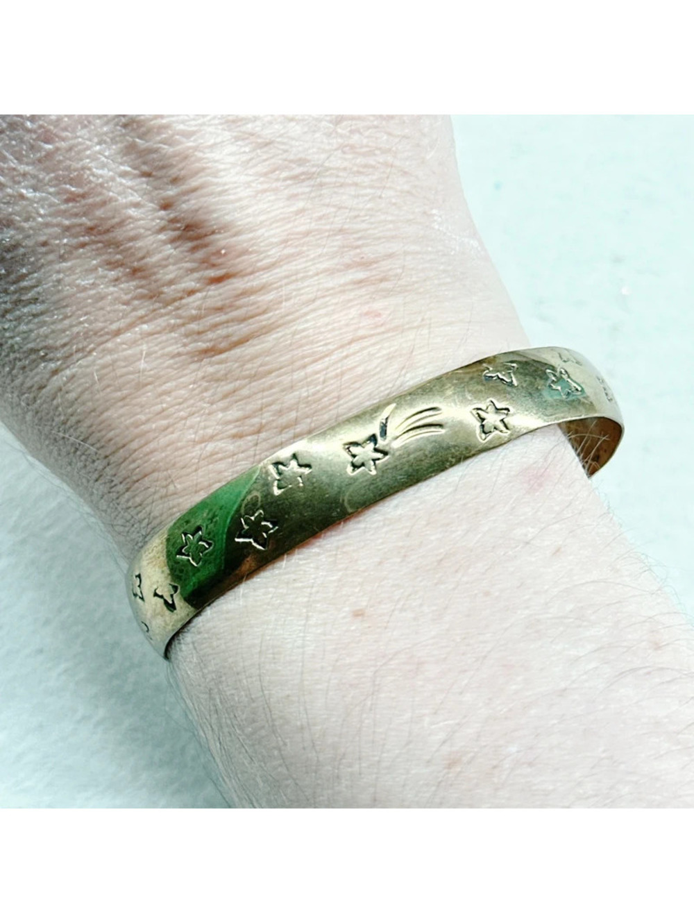 5492gc. Goldtone Star Artisan Cuff